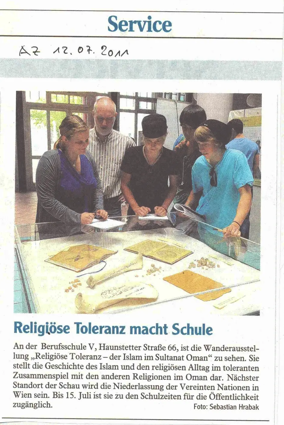 مقال جريدة ألجمينه تسايتونج (بالألمانية) حول معرض المدرسة المهنية، أوجسبورج، ألمانيا - 2011